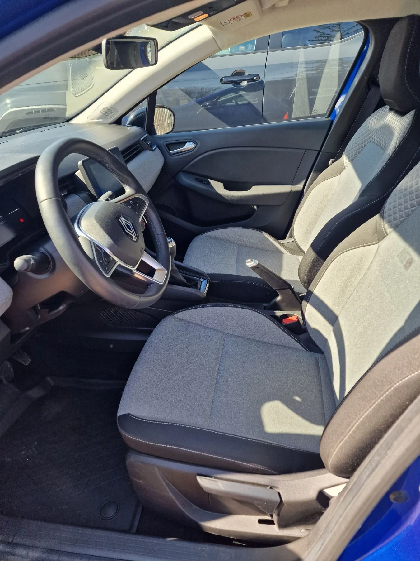Renault Clio 1.5 Tdci , снимка 9 - Автомобили и джипове - 56009940