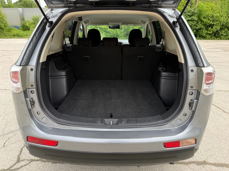 Mitsubishi Outlander 2.0i / 4x4 / AUTOMATIC , снимка 15 - Автомобили и джипове - 50730667