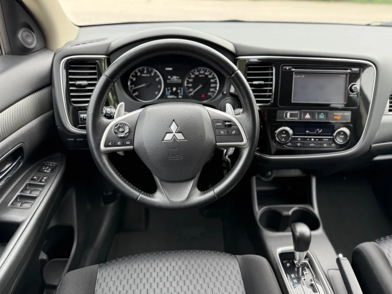 Mitsubishi Outlander 2.0i / 4x4 / AUTOMATIC , снимка 10 - Автомобили и джипове - 50730667