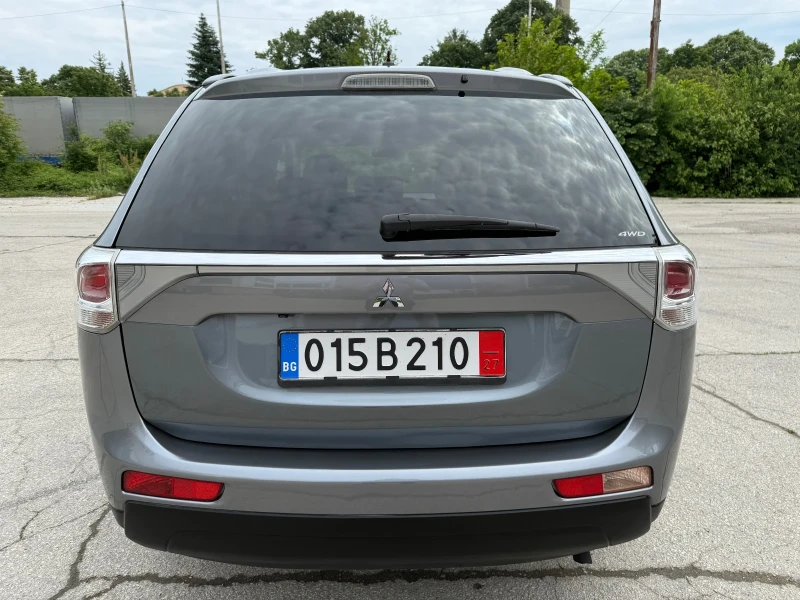 Mitsubishi Outlander 2.0i / 4x4 / AUTOMATIC , снимка 5 - Автомобили и джипове - 50730667