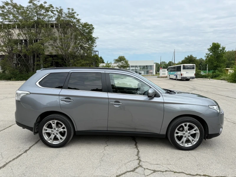 Mitsubishi Outlander 2.0i / 4x4 / AUTOMATIC , снимка 3 - Автомобили и джипове - 50730667