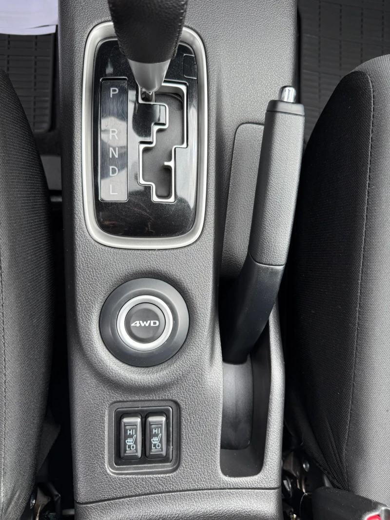 Mitsubishi Outlander 2.0i / 4x4 / AUTOMATIC , снимка 13 - Автомобили и джипове - 50730667