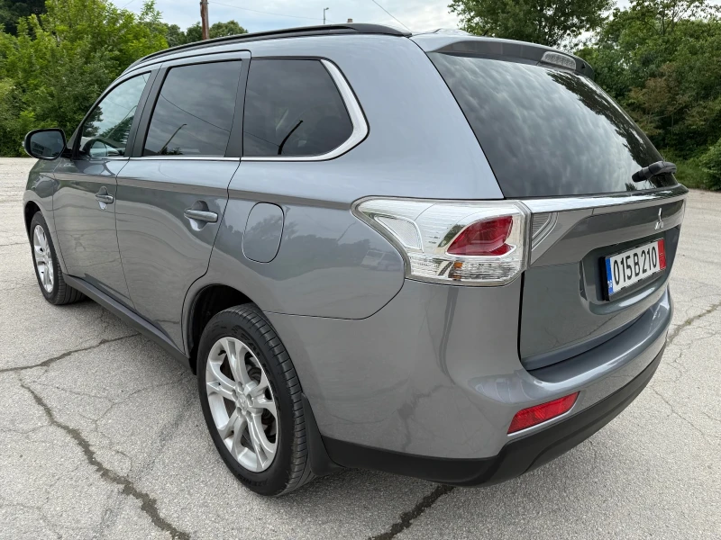 Mitsubishi Outlander 2.0i / 4x4 / AUTOMATIC , снимка 6 - Автомобили и джипове - 50730667