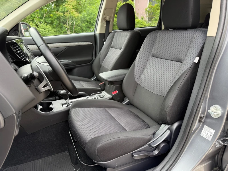 Mitsubishi Outlander 2.0i / 4x4 / AUTOMATIC , снимка 11 - Автомобили и джипове - 50730667