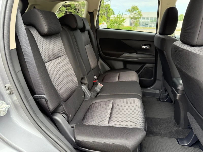 Mitsubishi Outlander 2.0i / 4x4 / AUTOMATIC , снимка 12 - Автомобили и джипове - 50730667
