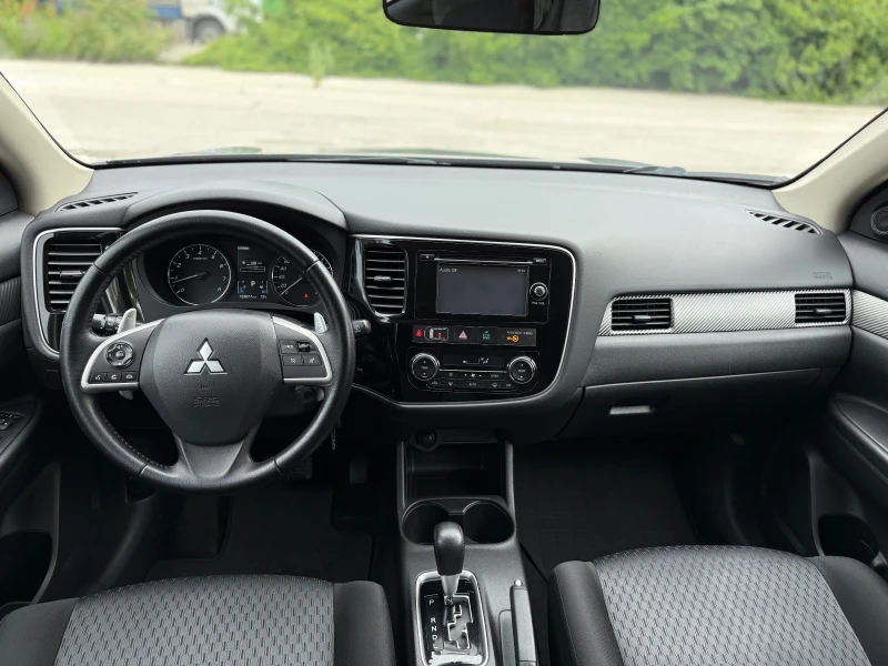Mitsubishi Outlander 2.0i / 4x4 / AUTOMATIC , снимка 9 - Автомобили и джипове - 50730667