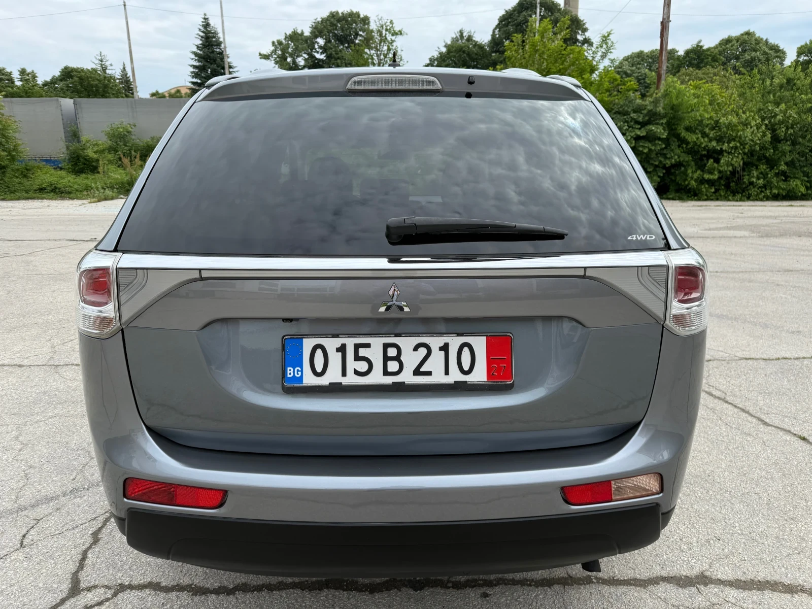 Mitsubishi Outlander 2.0i / 4x4 / AUTOMATIC  - изображение 5