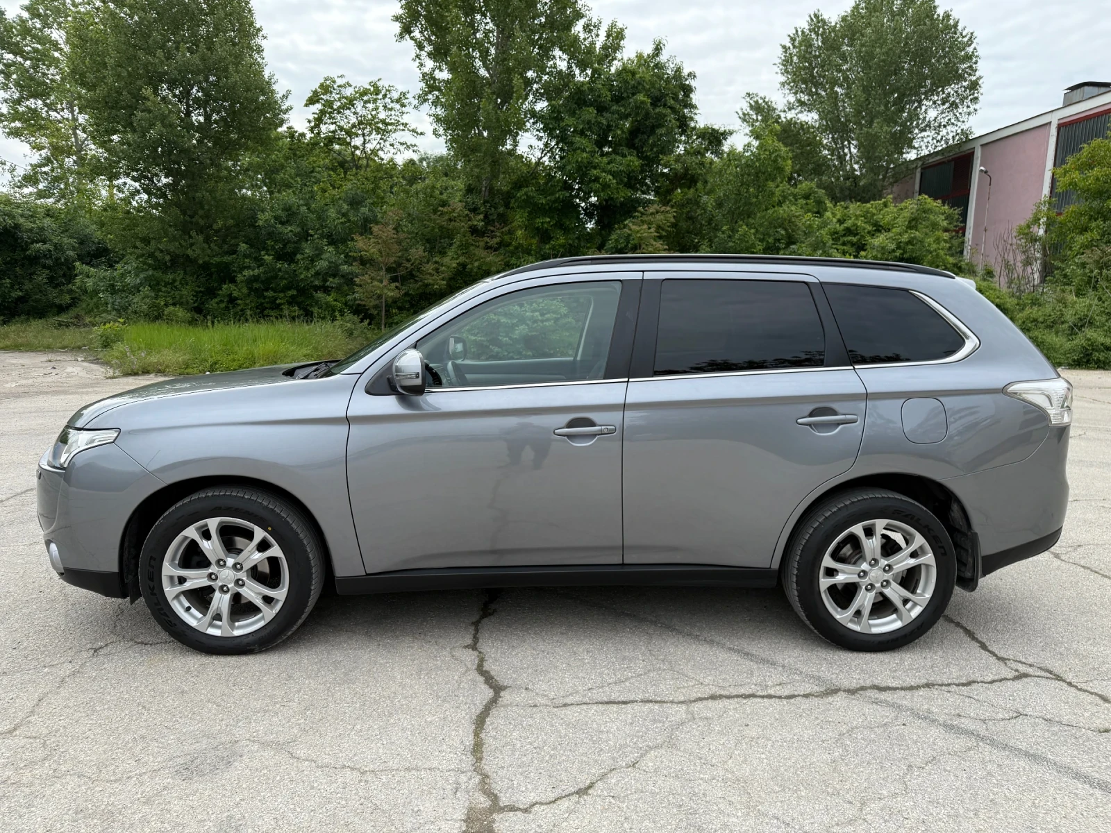 Mitsubishi Outlander 2.0i / 4x4 / AUTOMATIC  - изображение 7
