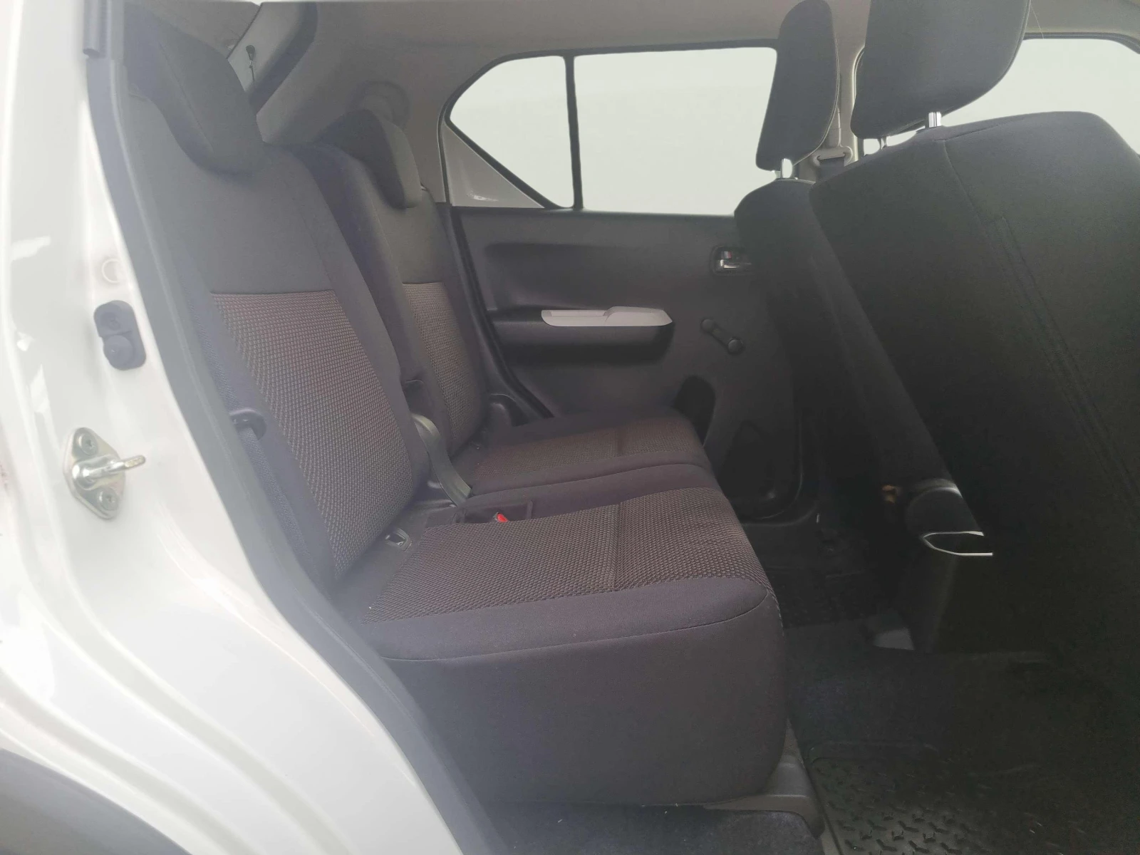 Suzuki Ignis 1.2 i, снимка 15 - Автомобили и джипове - 53774725