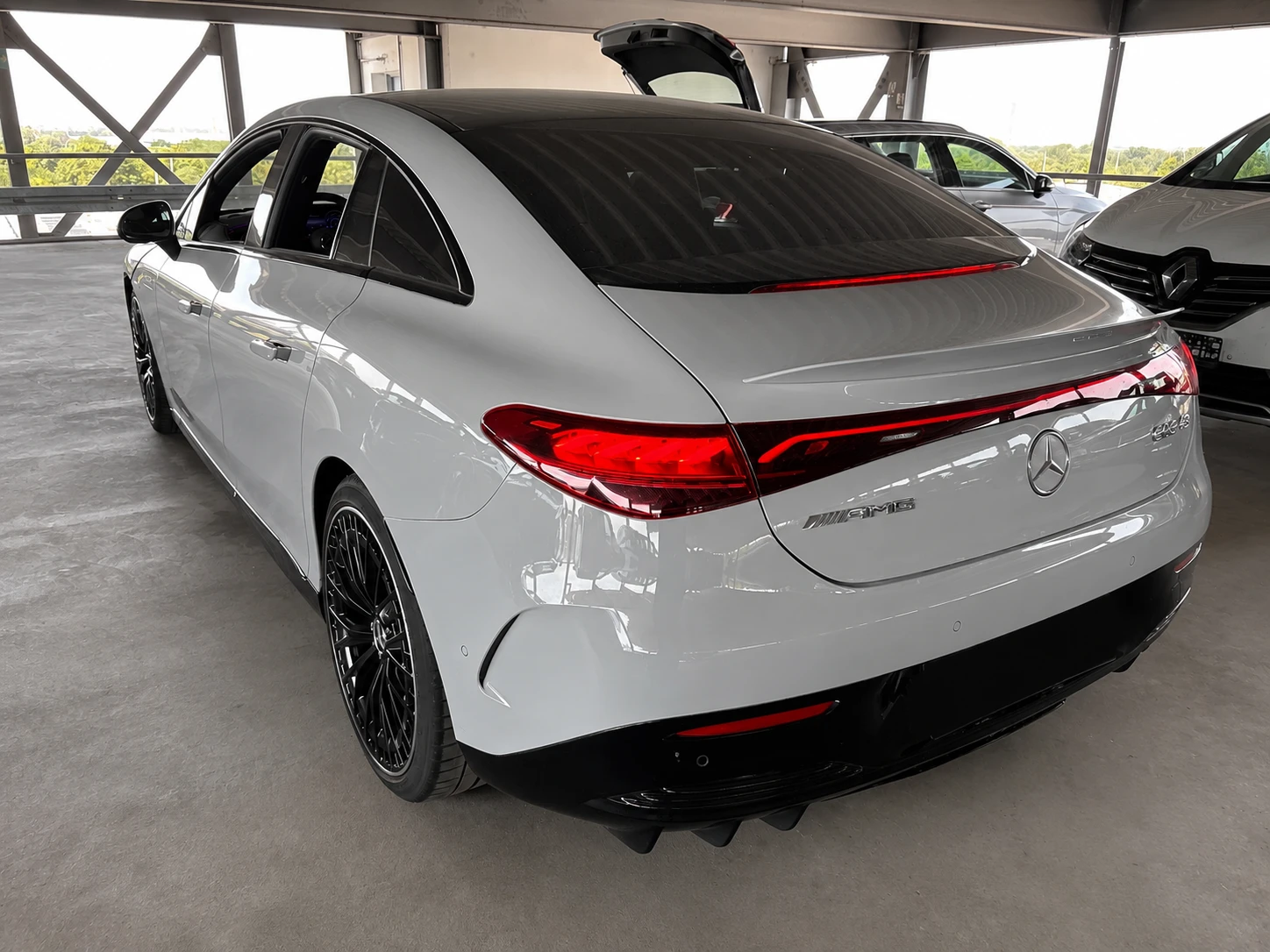 Mercedes-Benz EQE 43 AMG 4Matic , снимка 4 - Автомобили и джипове - 55070041