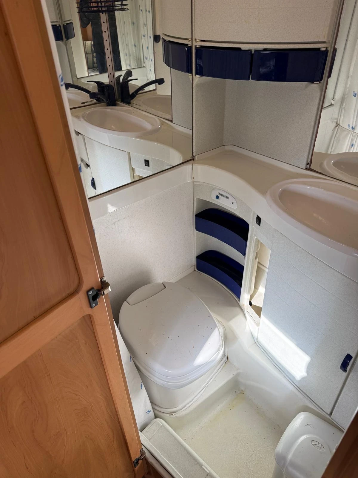 Каравана HYMER / ERIBA Nova, снимка 6 - Каравани и кемпери - 54151788