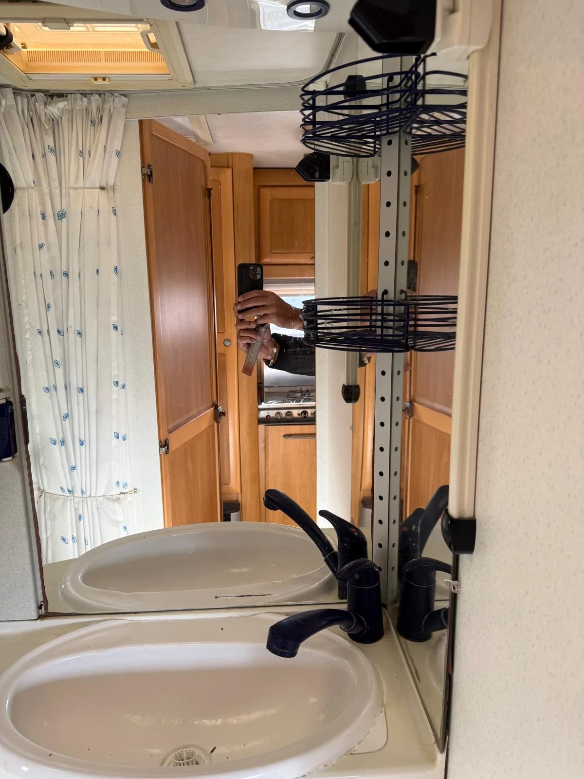 Каравана HYMER / ERIBA Nova, снимка 12 - Каравани и кемпери - 54151788