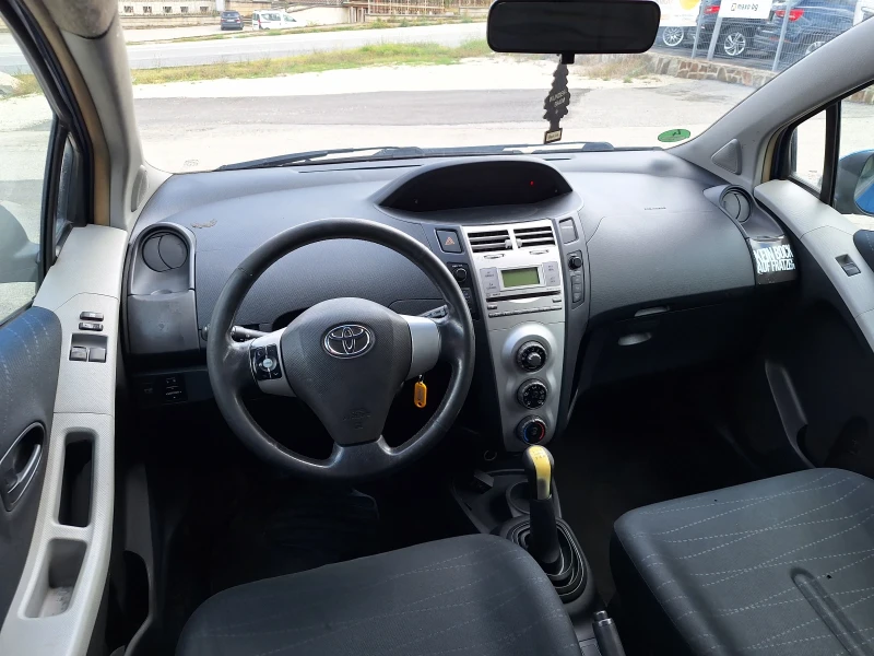 Toyota Yaris 1.3, снимка 4 - Автомобили и джипове - 47319874