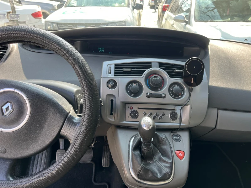 Renault Scenic, снимка 11 - Автомобили и джипове - 49402210