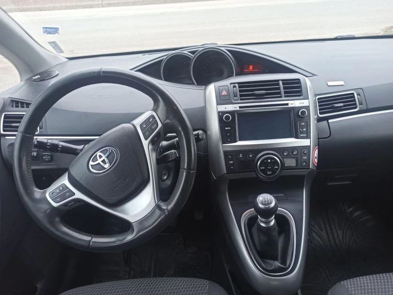 Toyota Verso 1.6D, снимка 11 - Автомобили и джипове - 49494840