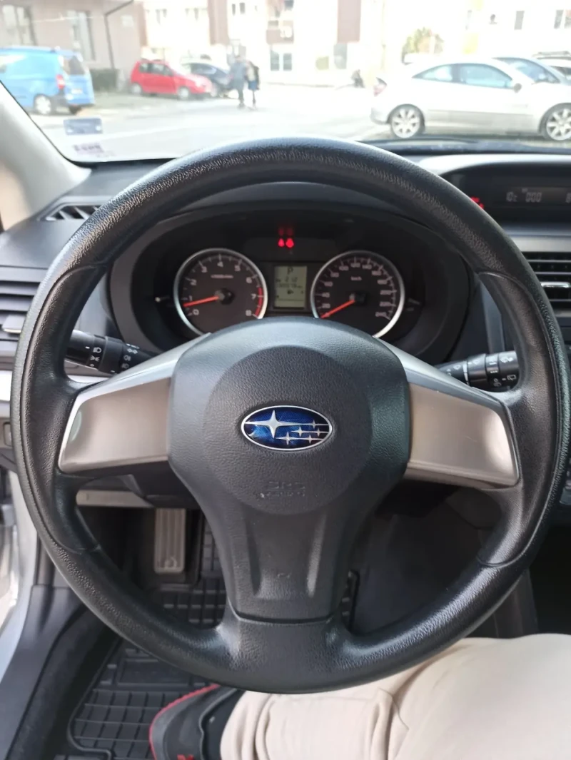 Subaru XV 1.6 бензин/автоматик, снимка 13 - Автомобили и джипове - 52201227