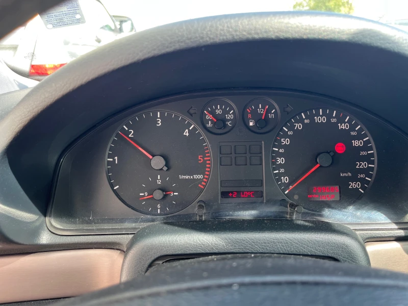 Audi A4 2500 TDI, снимка 8 - Автомобили и джипове - 52427419