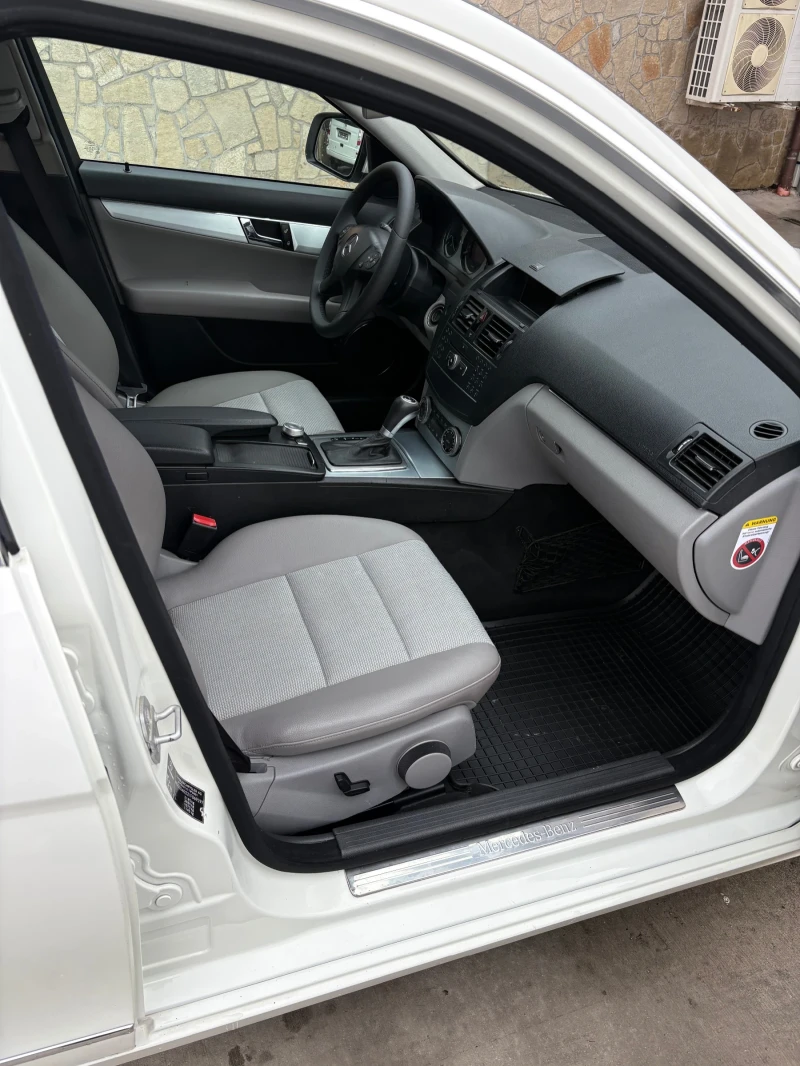 Mercedes-Benz C 320, снимка 4 - Автомобили и джипове - 53373819