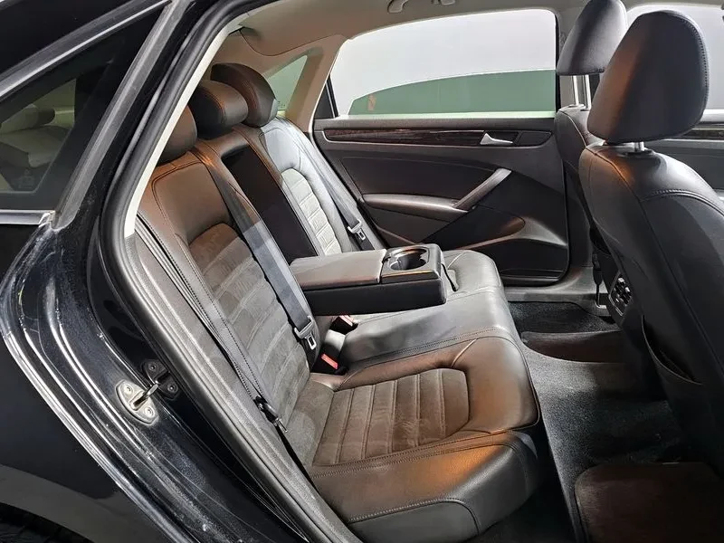 VW Passat 2.0 TDI, снимка 12 - Автомобили и джипове - 53413270