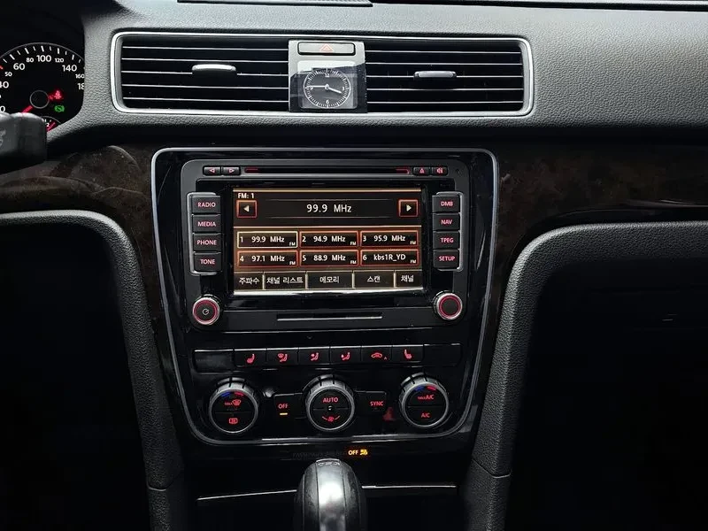 VW Passat 2.0 TDI, снимка 16 - Автомобили и джипове - 53413270