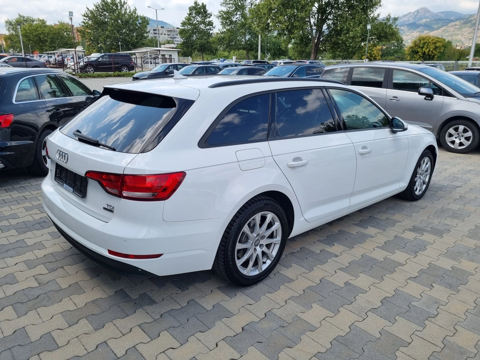 Audi A4 2.0TDi-190ps DSG* 4x4 * ОБСЛУЖЕН, СЕРВИЗНА ИСТОРИЯ - изображение 6