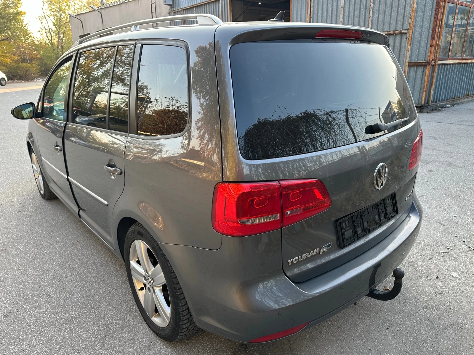 VW Touran 2.0TDI R-line service history - изображение 6