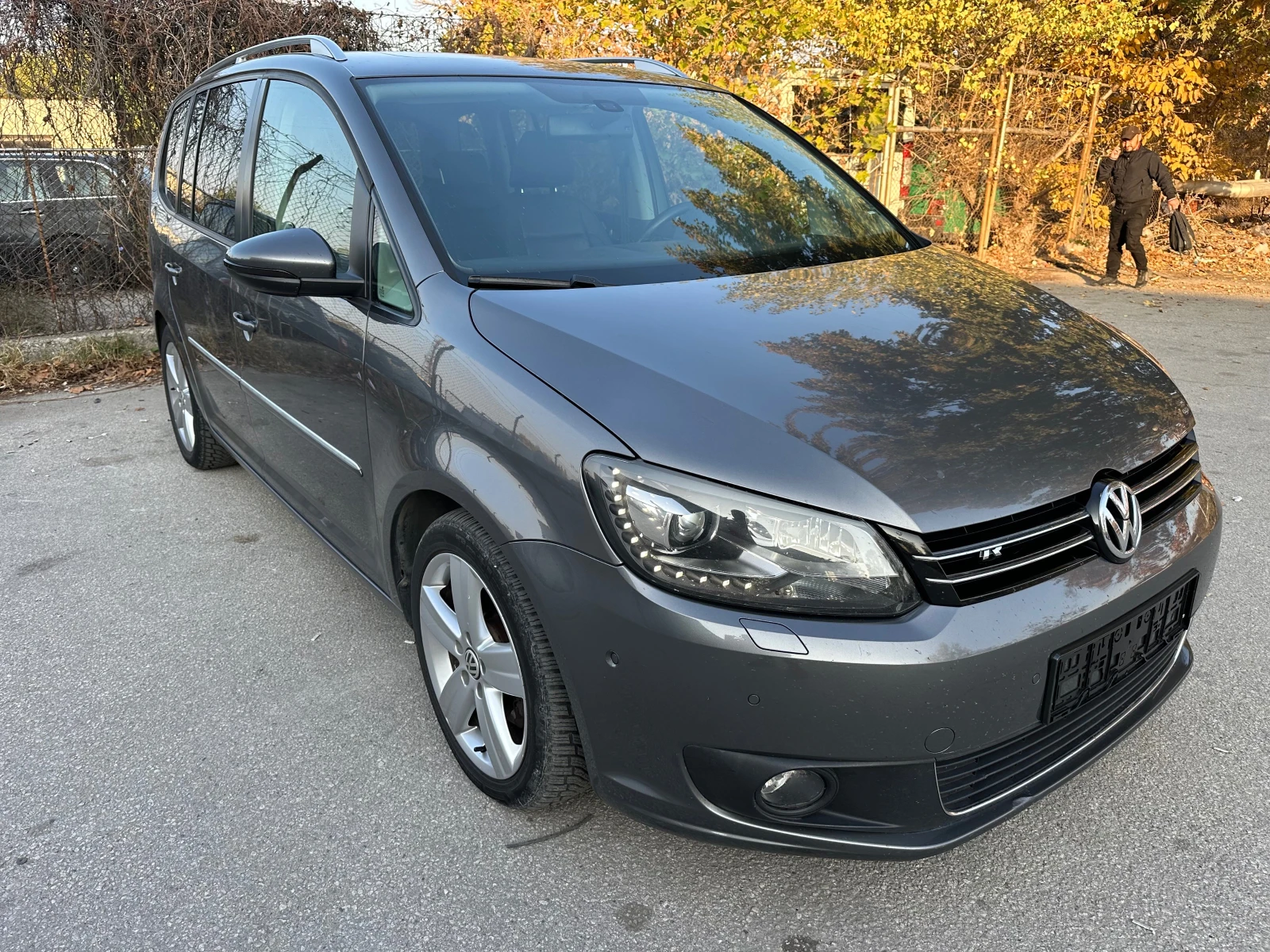 VW Touran 2.0TDI R-line service history - [1] 