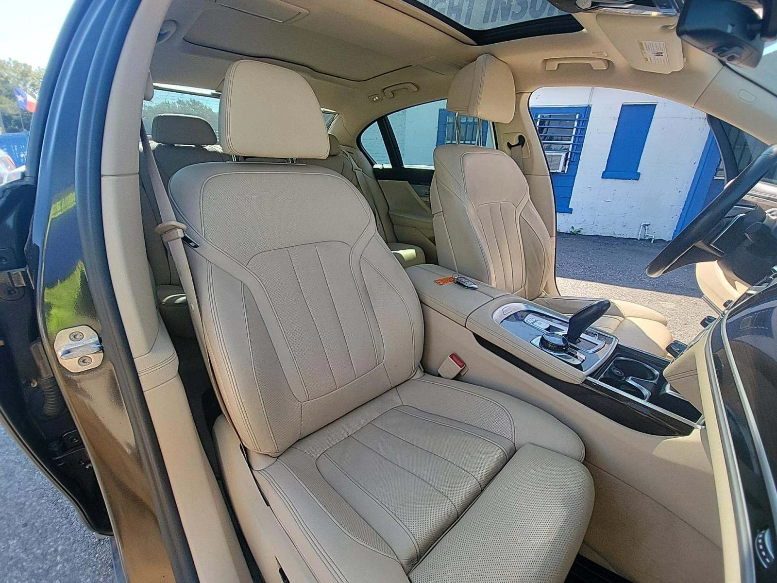 BMW 740 I xDrive* ЦЕНА ДО БЪЛГАРИЯ* (CARFAX) - изображение 6