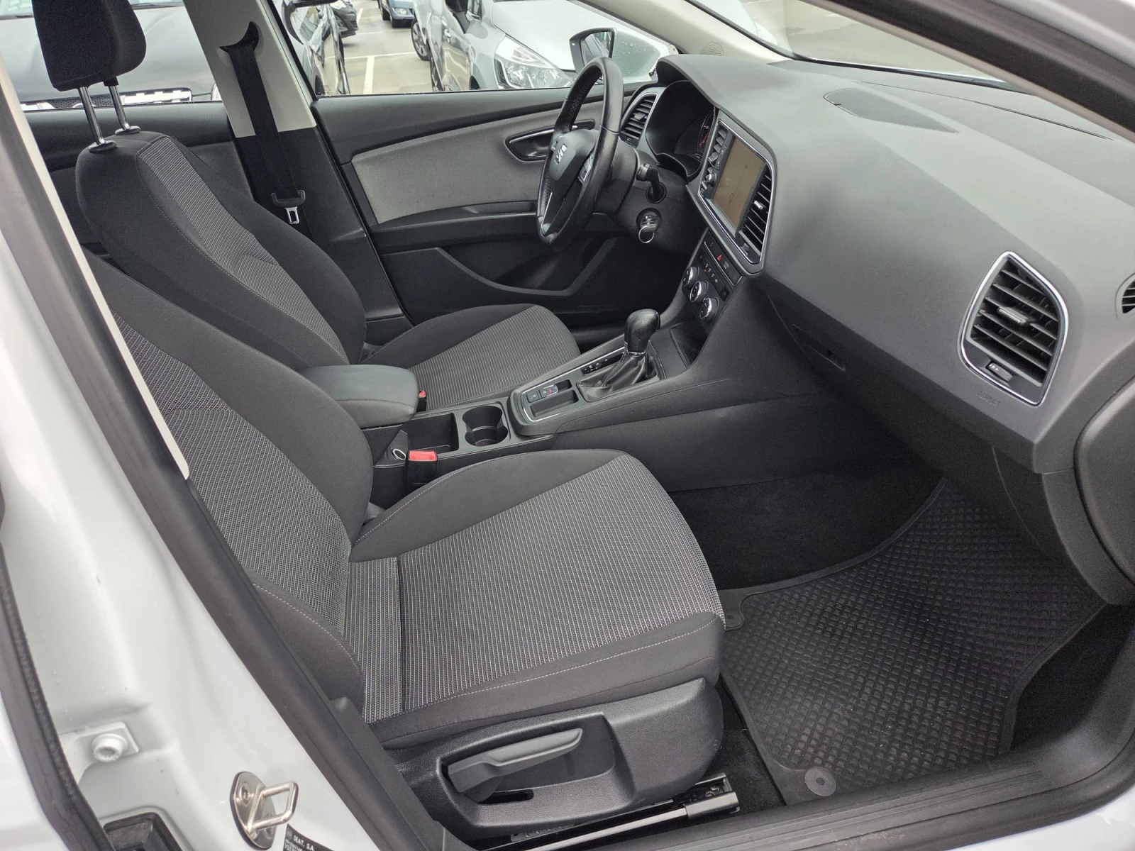 Seat Leon 2.0 TDI FULL LED - изображение 9