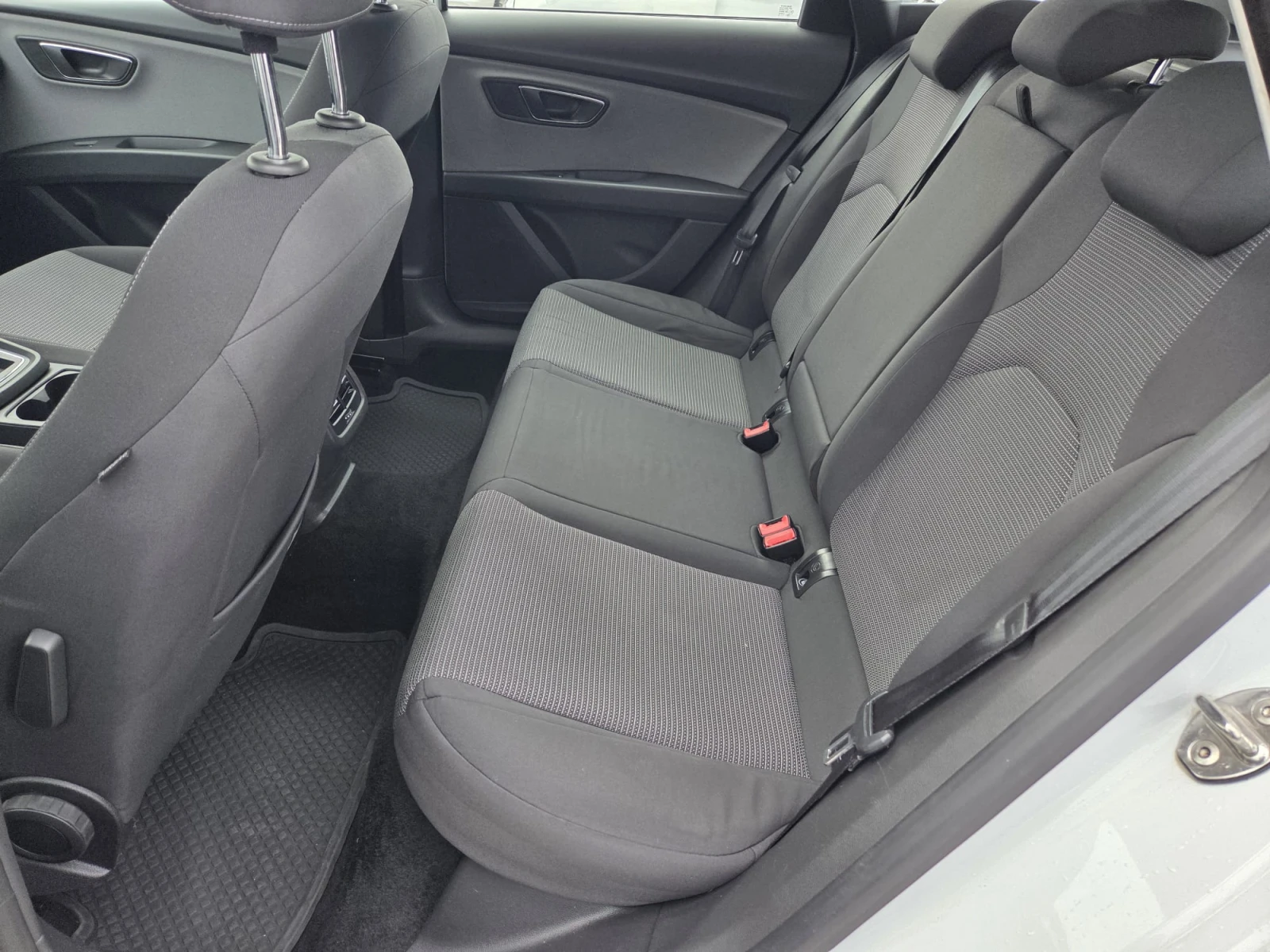 Seat Leon 2.0 TDI FULL LED - изображение 10