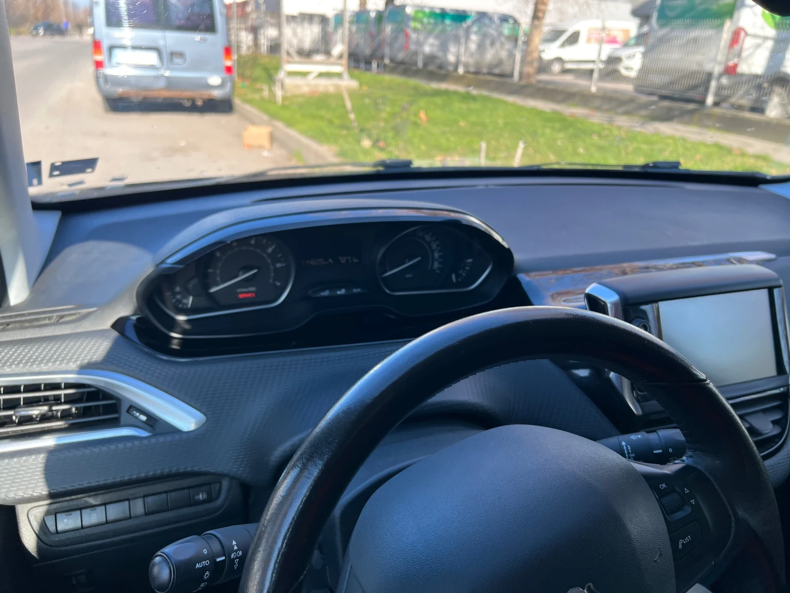 Peugeot 208 Стил - изображение 5