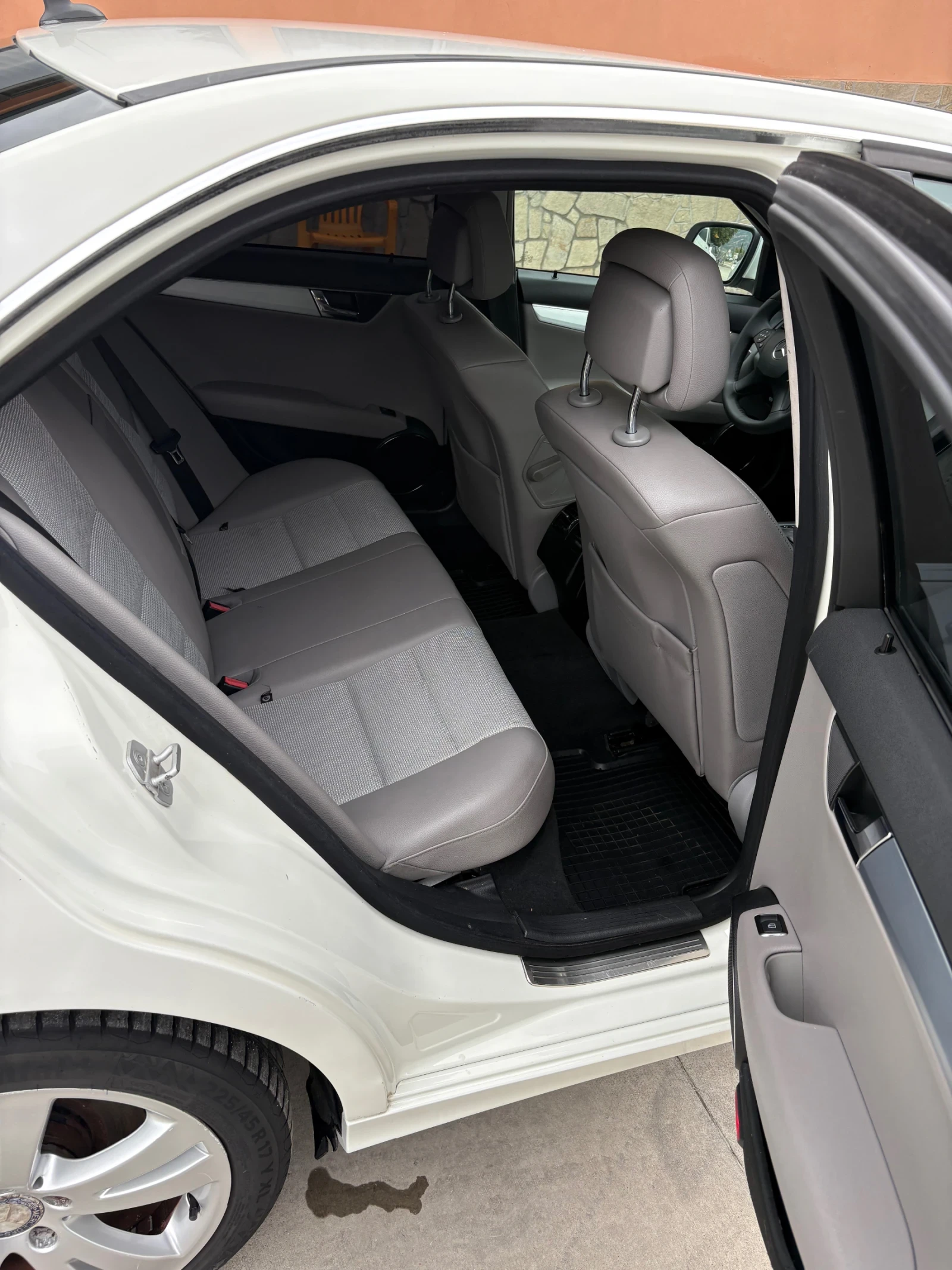 Mercedes-Benz C 320, снимка 6 - Автомобили и джипове - 55538247