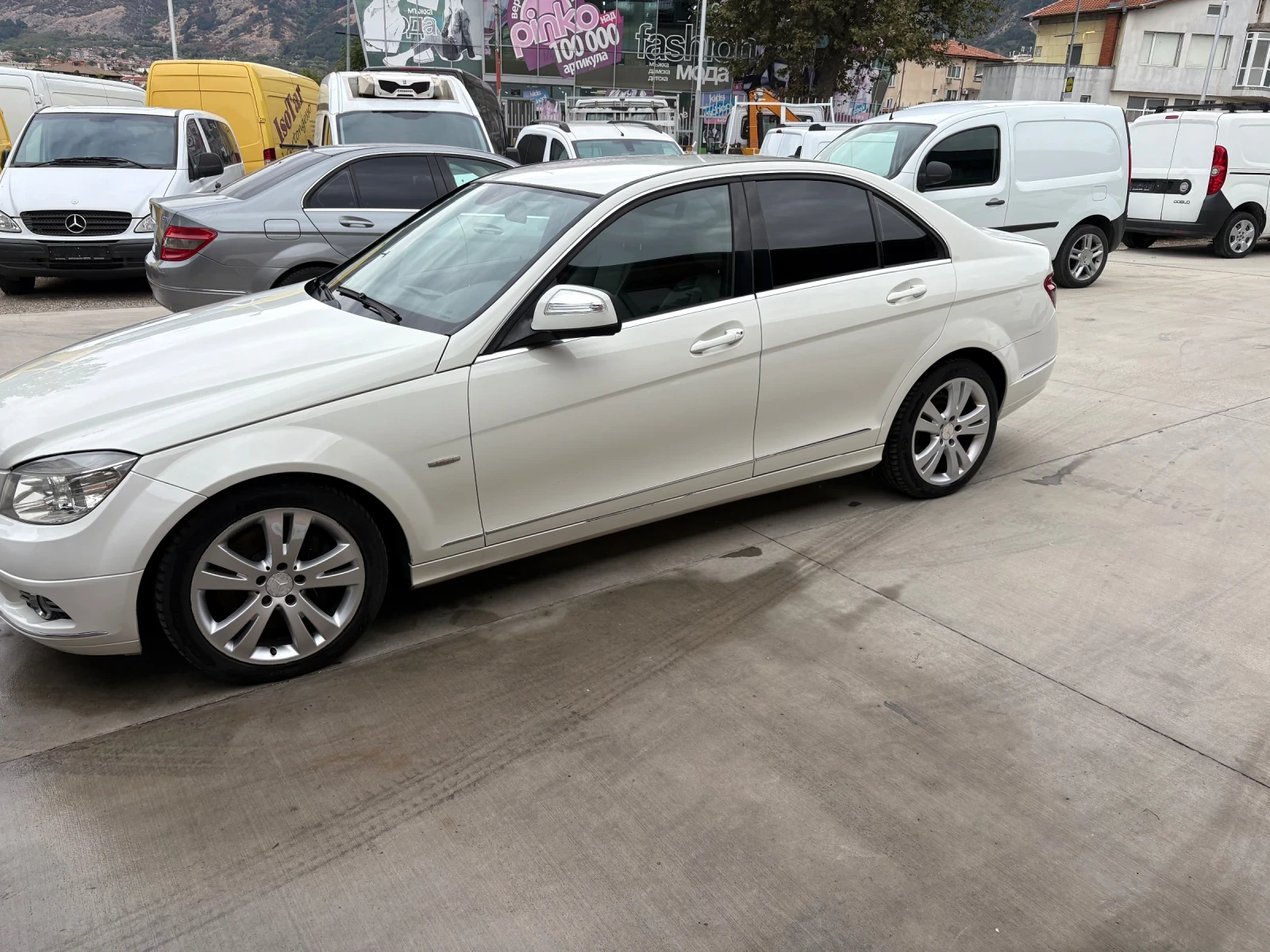 Mercedes-Benz C 320, снимка 2 - Автомобили и джипове - 55538247