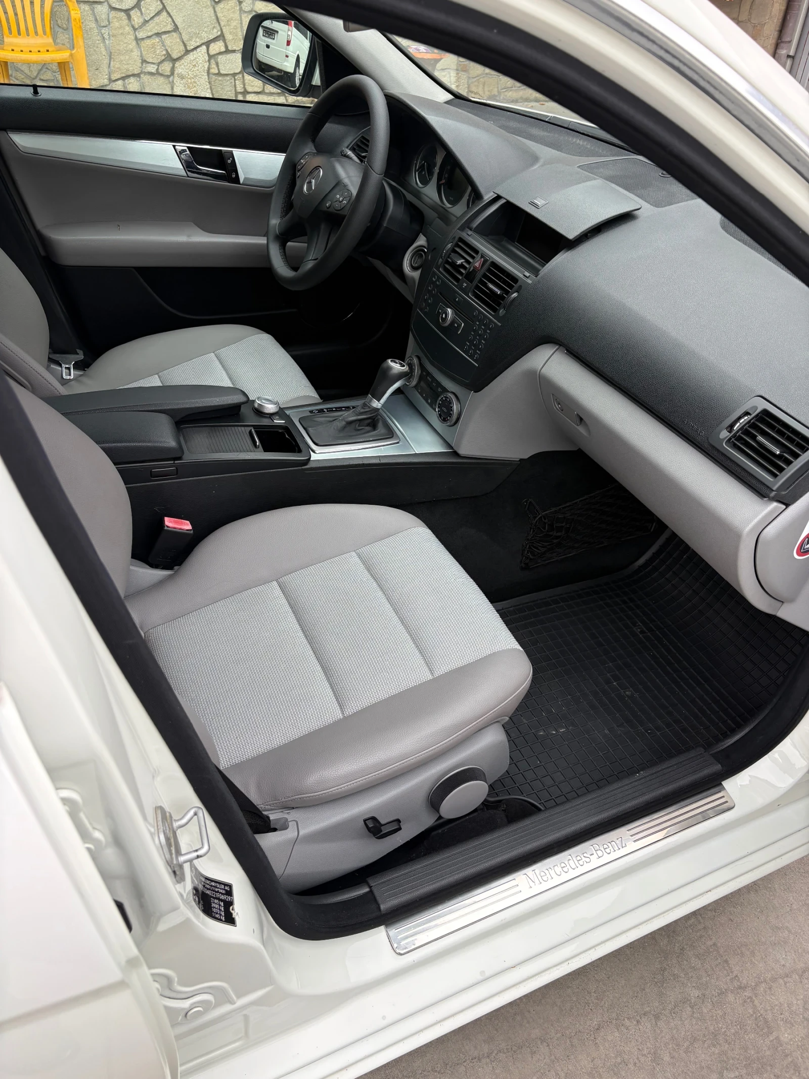 Mercedes-Benz C 320, снимка 5 - Автомобили и джипове - 55538247
