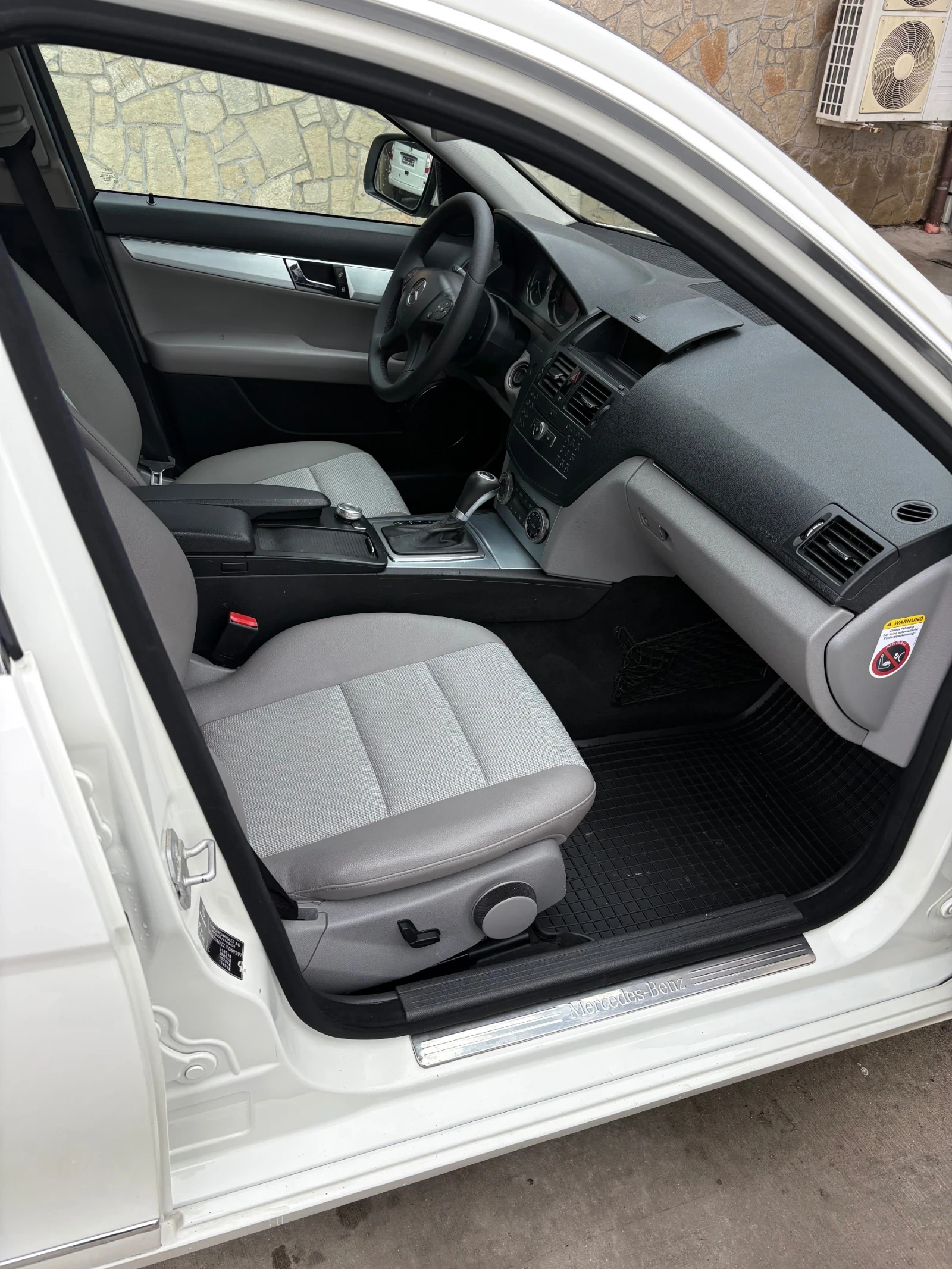 Mercedes-Benz C 320  - изображение 4