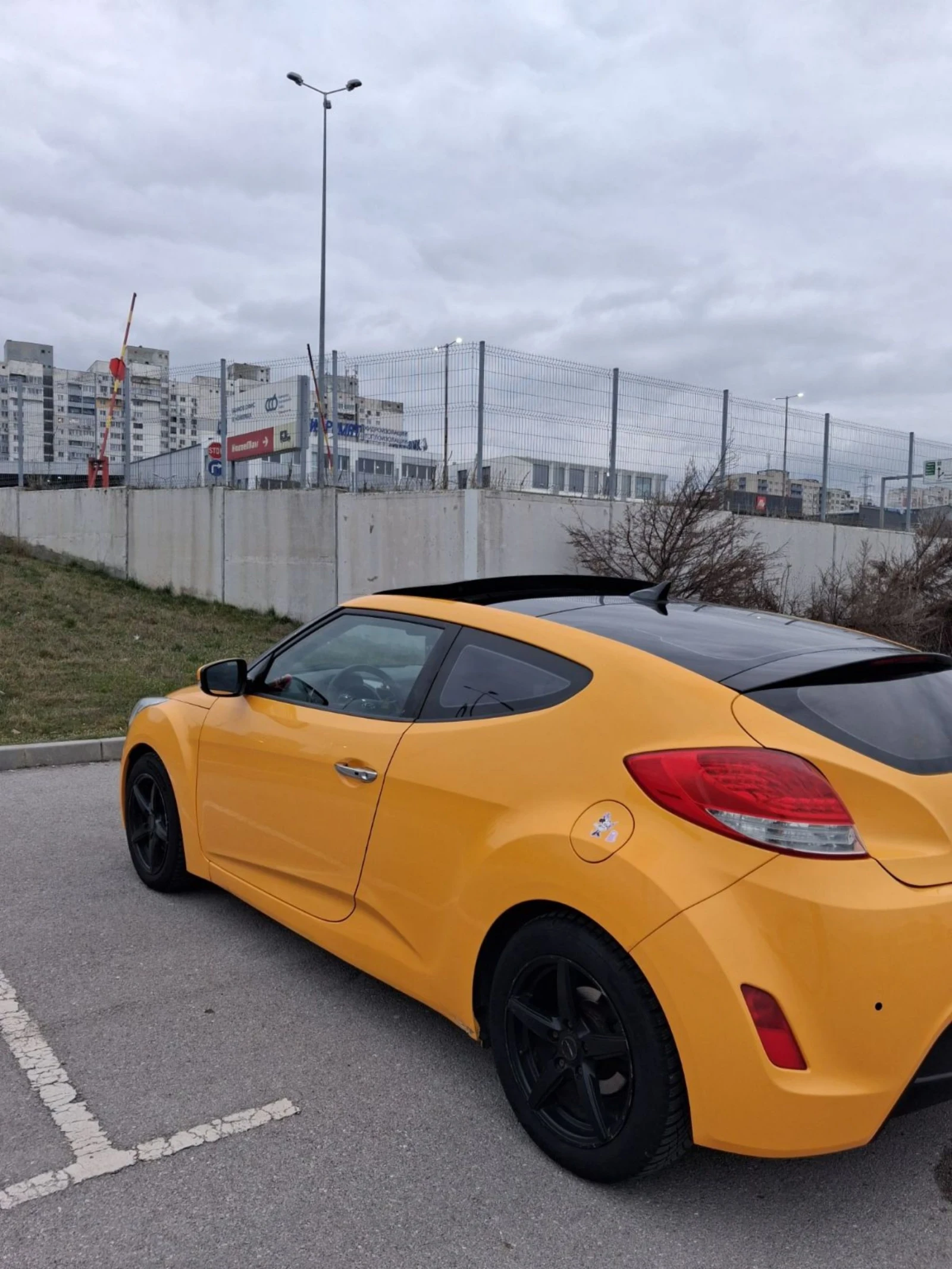 Hyundai Veloster , снимка 3 - Автомобили и джипове - 53914684