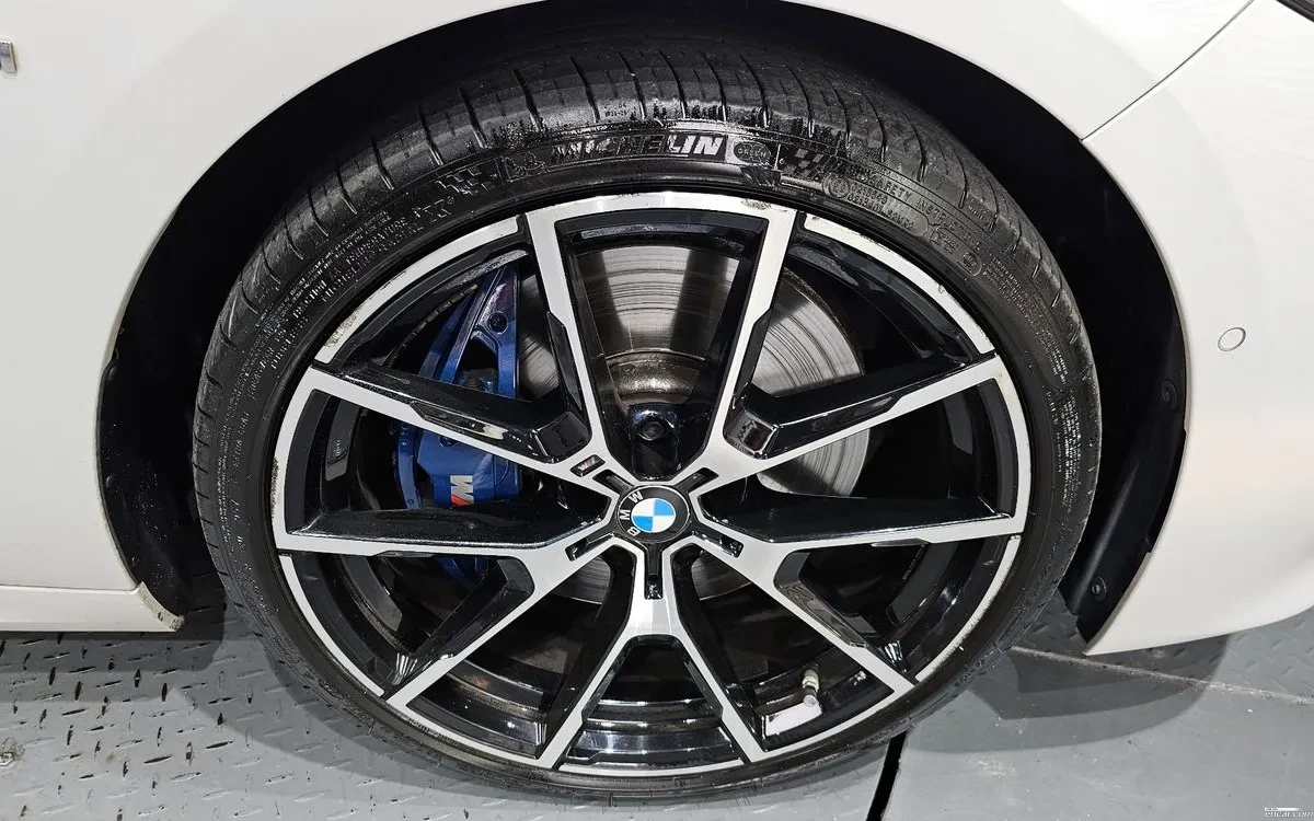 BMW 840 2021* DISTRONIK* M-BRAKES* B&W* HEAD-UP* КРАЙНА ЦЕ, снимка 5 - Автомобили и джипове - 54073153