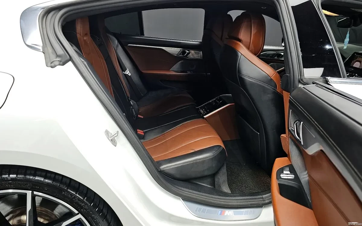 BMW 840 2021* DISTRONIK* M-BRAKES* B&W* HEAD-UP* КРАЙНА ЦЕ, снимка 15 - Автомобили и джипове - 54073153