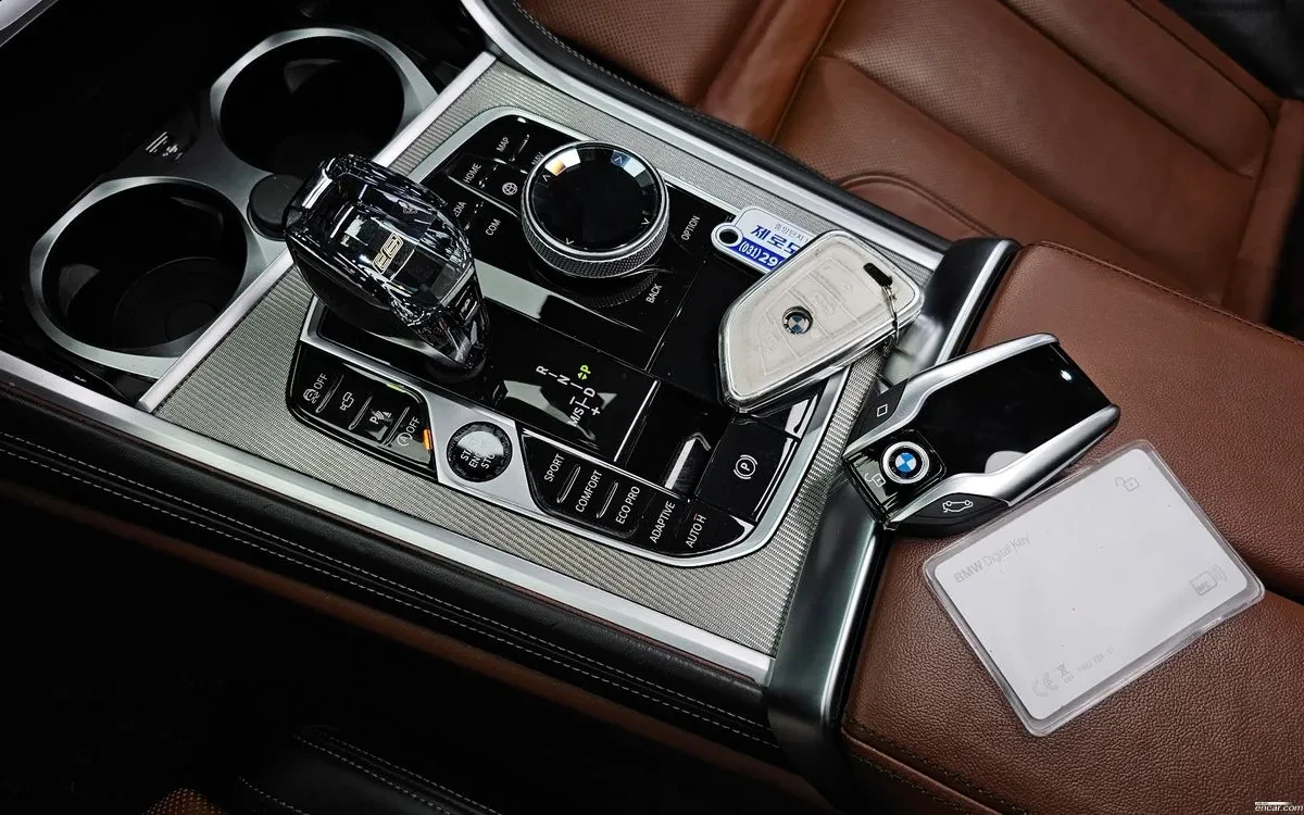 BMW 840 2021* DISTRONIK* M-BRAKES* B&W* HEAD-UP* КРАЙНА ЦЕ, снимка 12 - Автомобили и джипове - 54073153