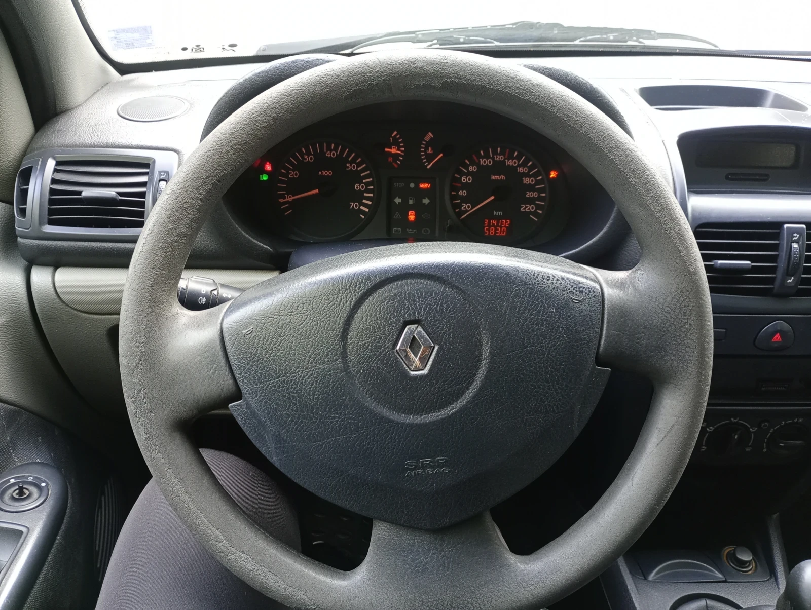 Renault Clio, снимка 6 - Автомобили и джипове - 54306854
