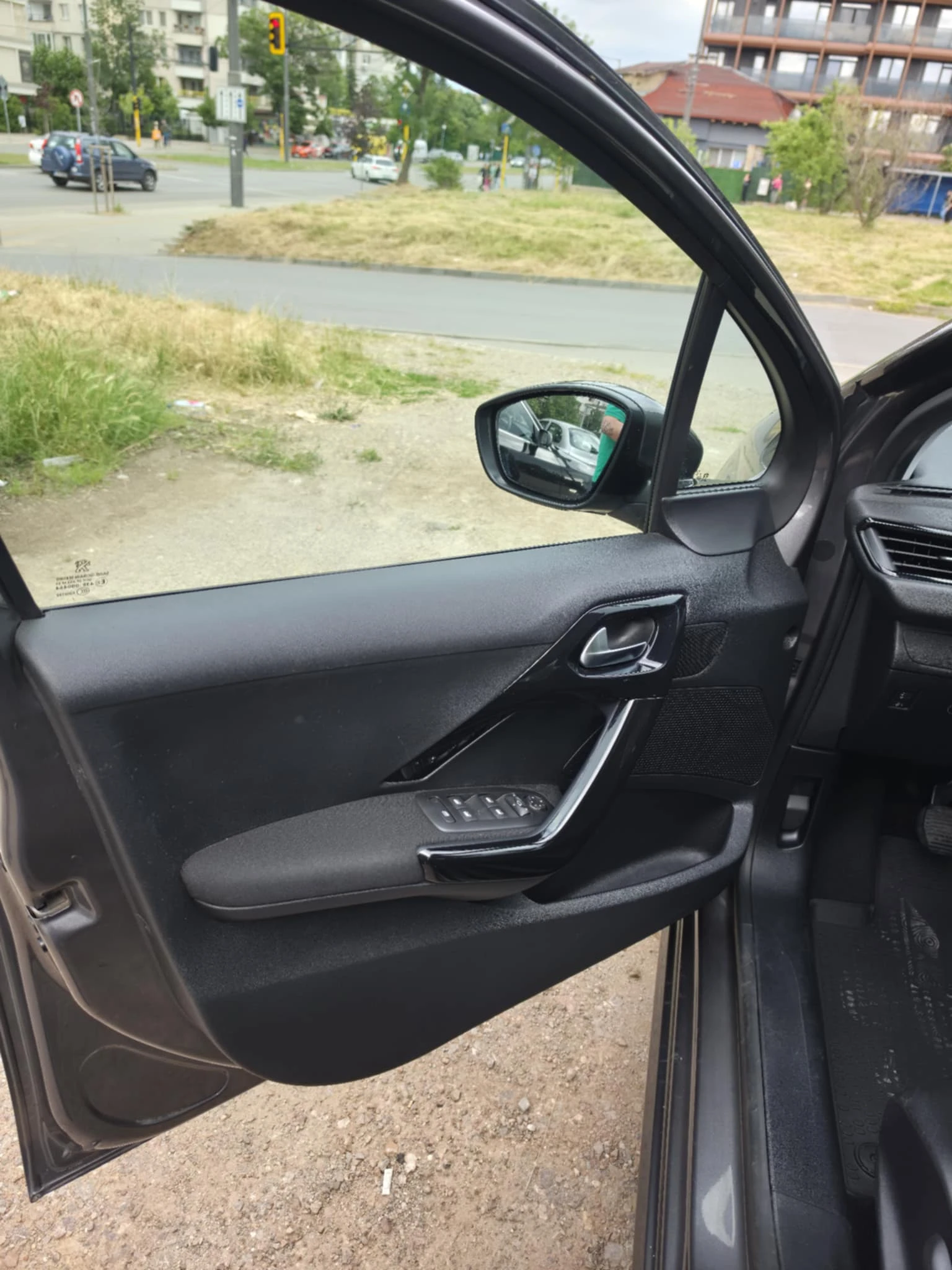 Peugeot 208 106000км., Бензин-ГАЗ, НАПЪЛНО ОБСЛУЖЕН, снимка 9 - Автомобили и джипове - 54893499
