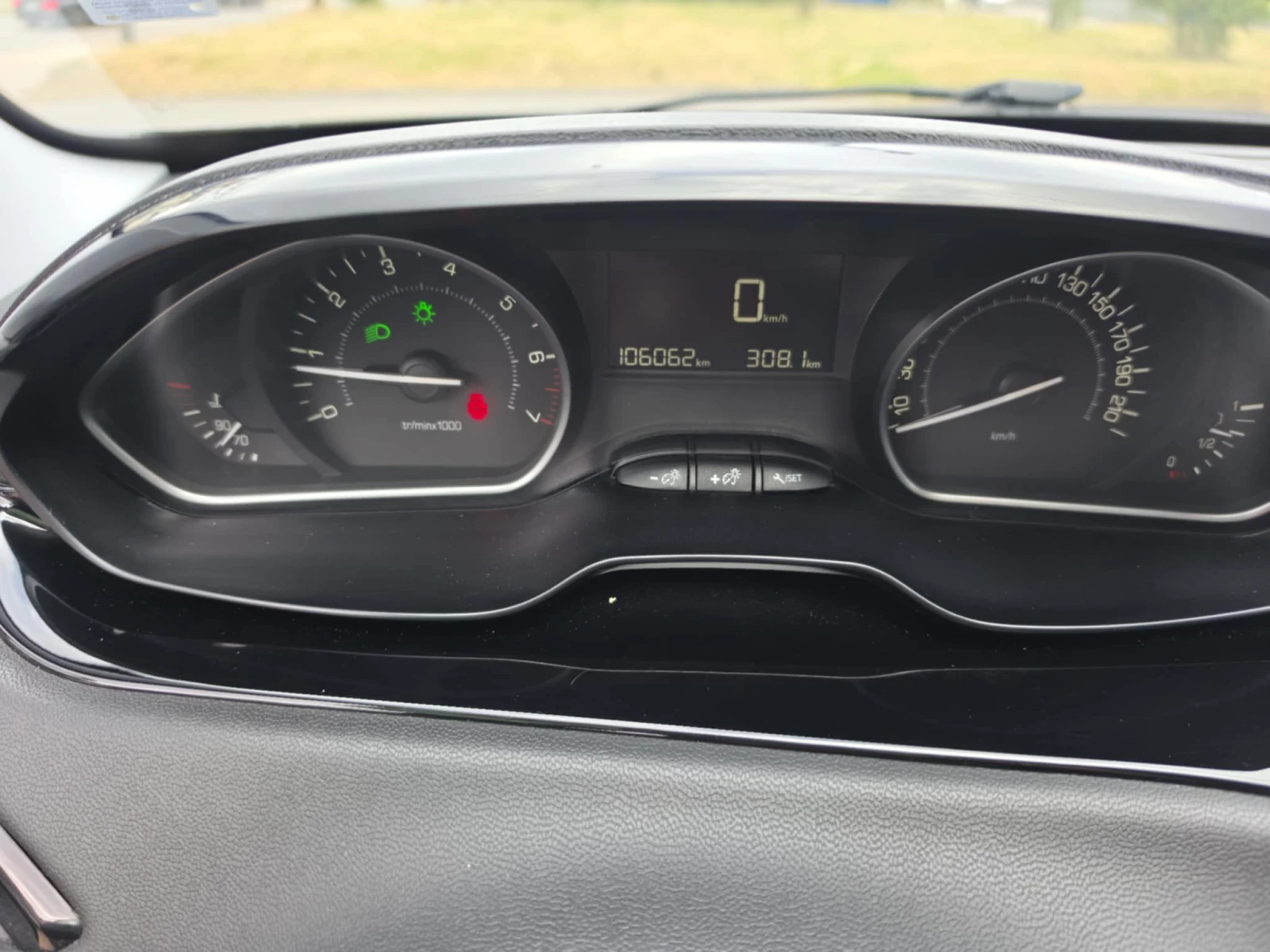 Peugeot 208 106000км., Бензин-ГАЗ, НАПЪЛНО ОБСЛУЖЕН, снимка 13 - Автомобили и джипове - 54893499