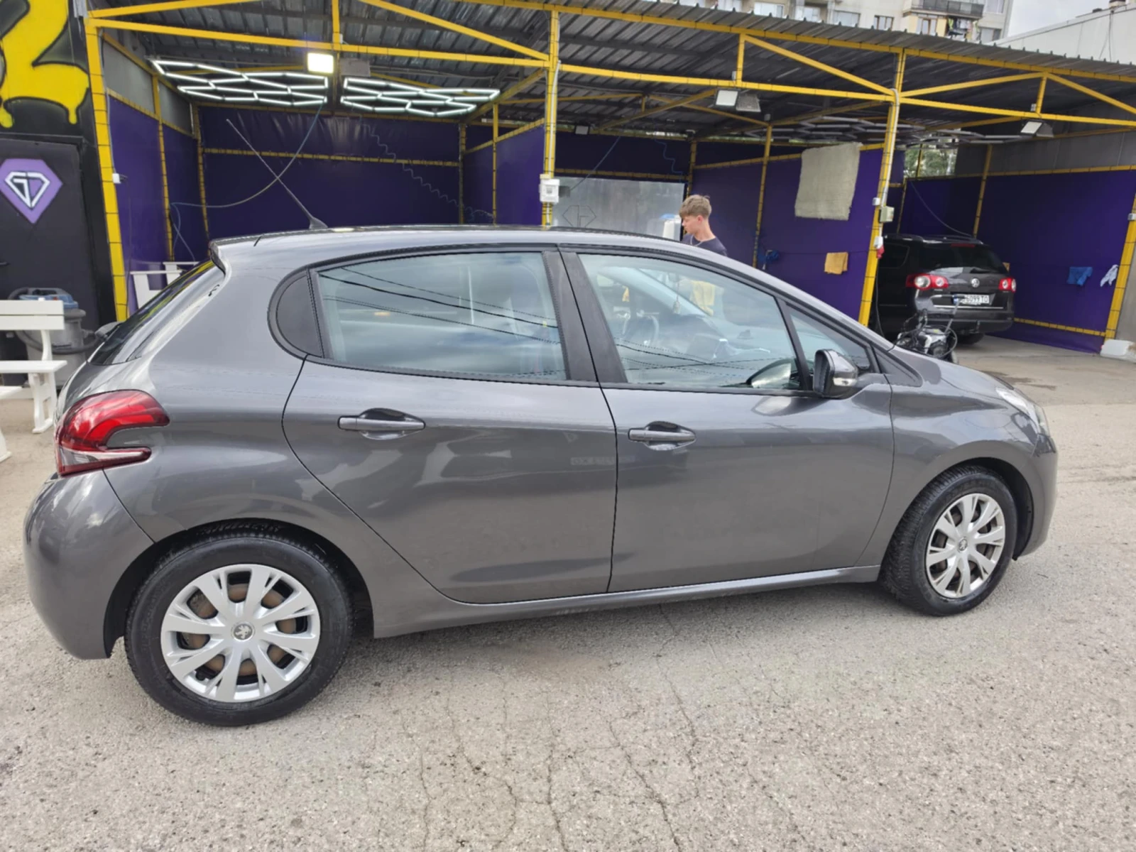 Peugeot 208 106000км., Бензин-ГАЗ, НАПЪЛНО ОБСЛУЖЕН, снимка 6 - Автомобили и джипове - 54893499