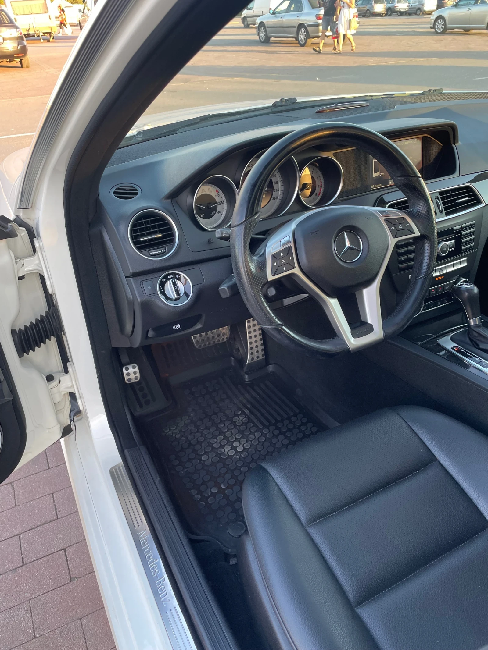 Mercedes-Benz C 350 AMG| Facelift| 4Matic| Pano| Camera, снимка 7 - Автомобили и джипове - 55120258