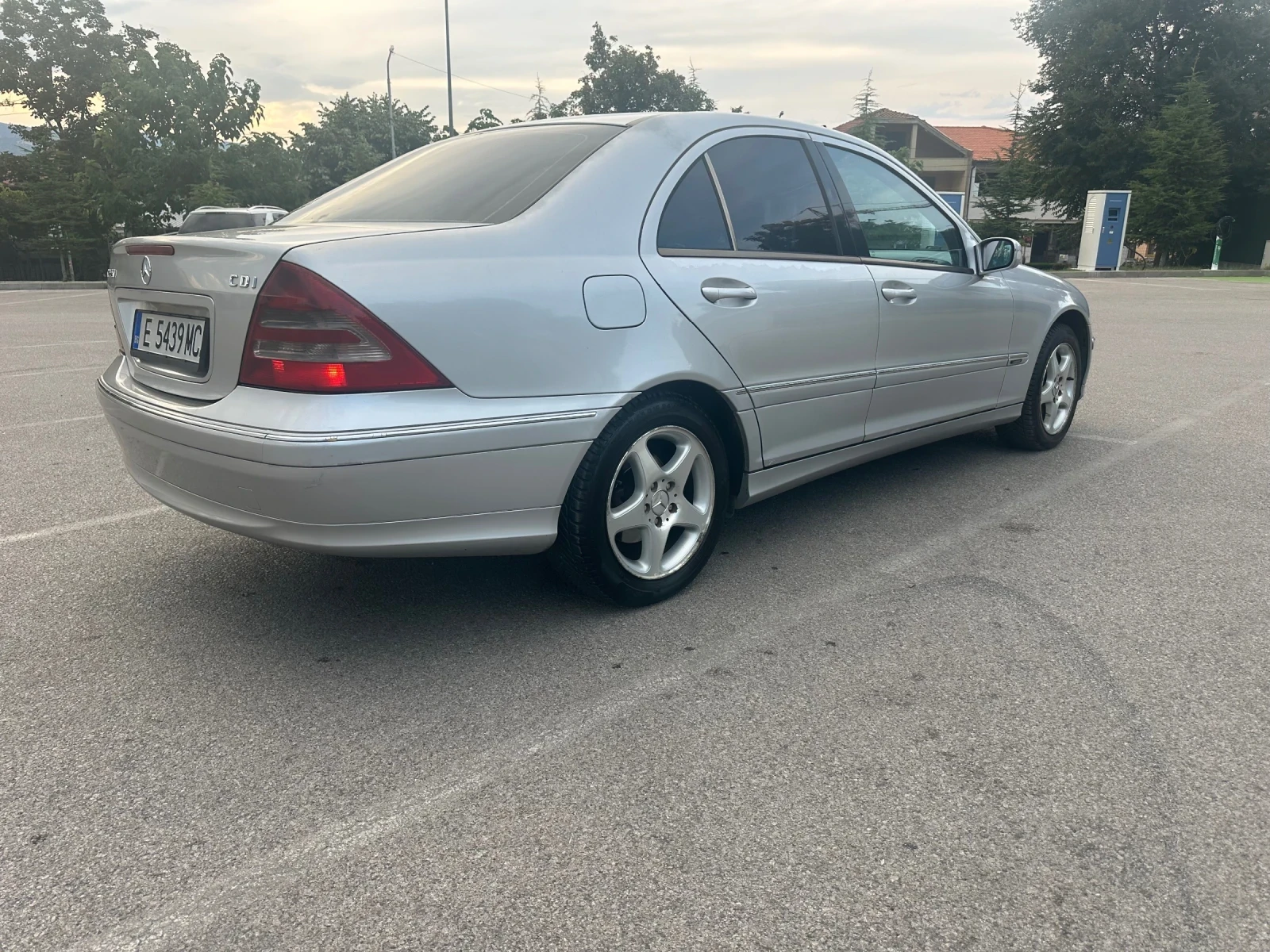 Mercedes-Benz C 220, снимка 4 - Автомобили и джипове - 55303819