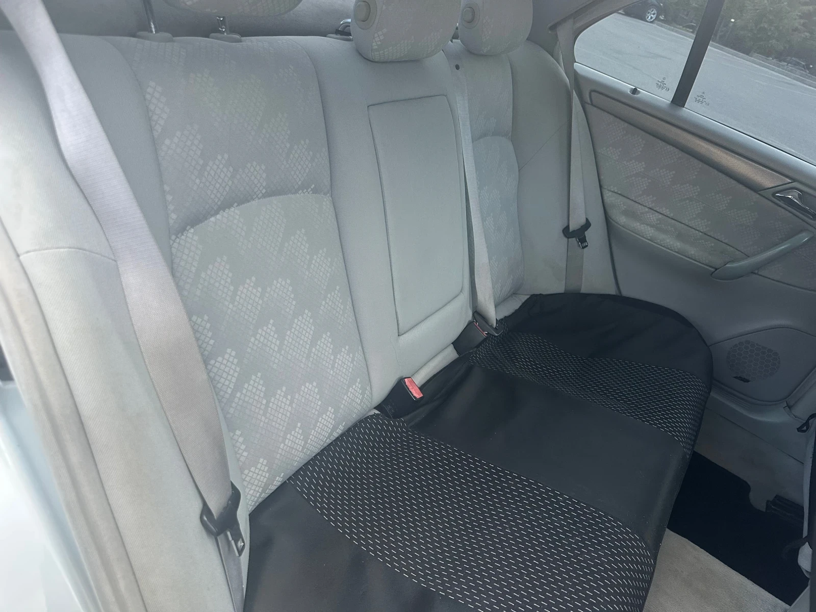 Mercedes-Benz C 220, снимка 7 - Автомобили и джипове - 55303819