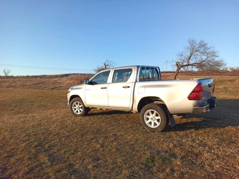 Toyota Hilux, снимка 4 - Автомобили и джипове - 47035456