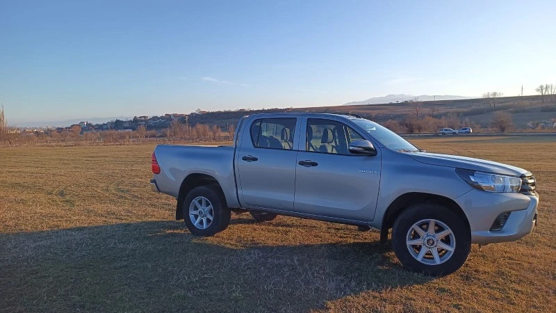 Toyota Hilux, снимка 5 - Автомобили и джипове - 47035456