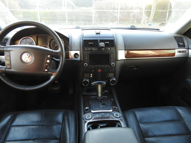 VW Touareg, снимка 10 - Автомобили и джипове - 47395197