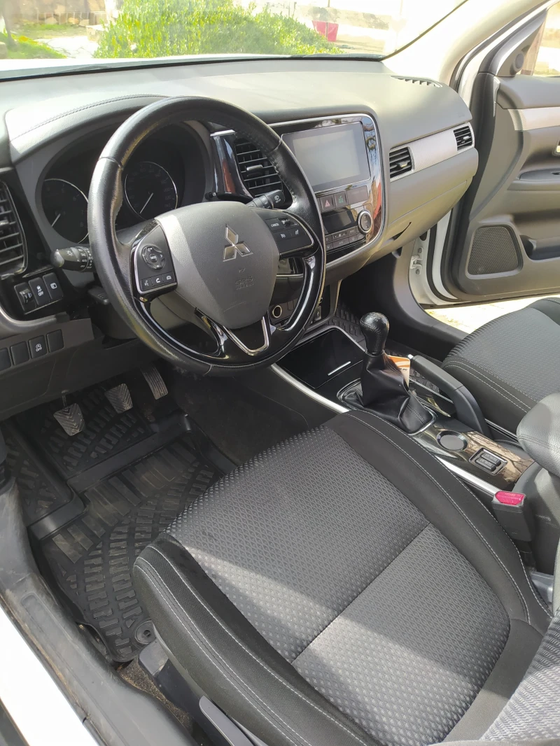 Mitsubishi Outlander, снимка 10 - Автомобили и джипове - 47568856